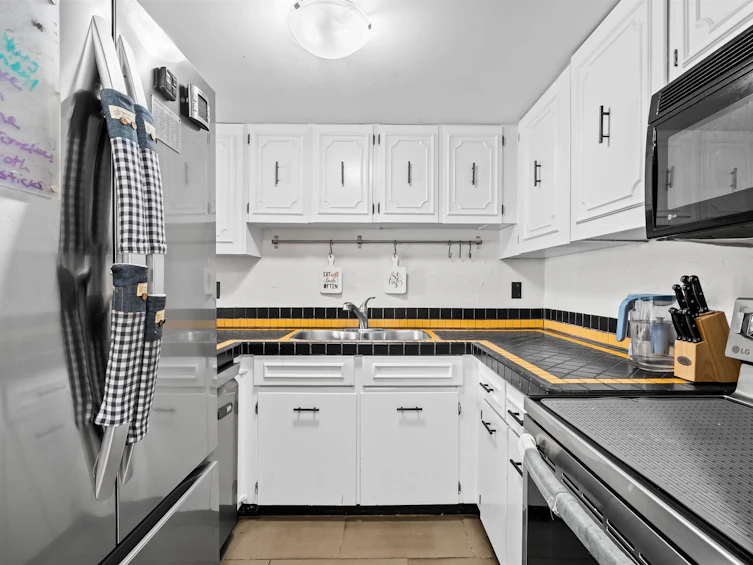 107-9700 Glenacres Drive, Richmond, BC, V7A 1Y7 - 6