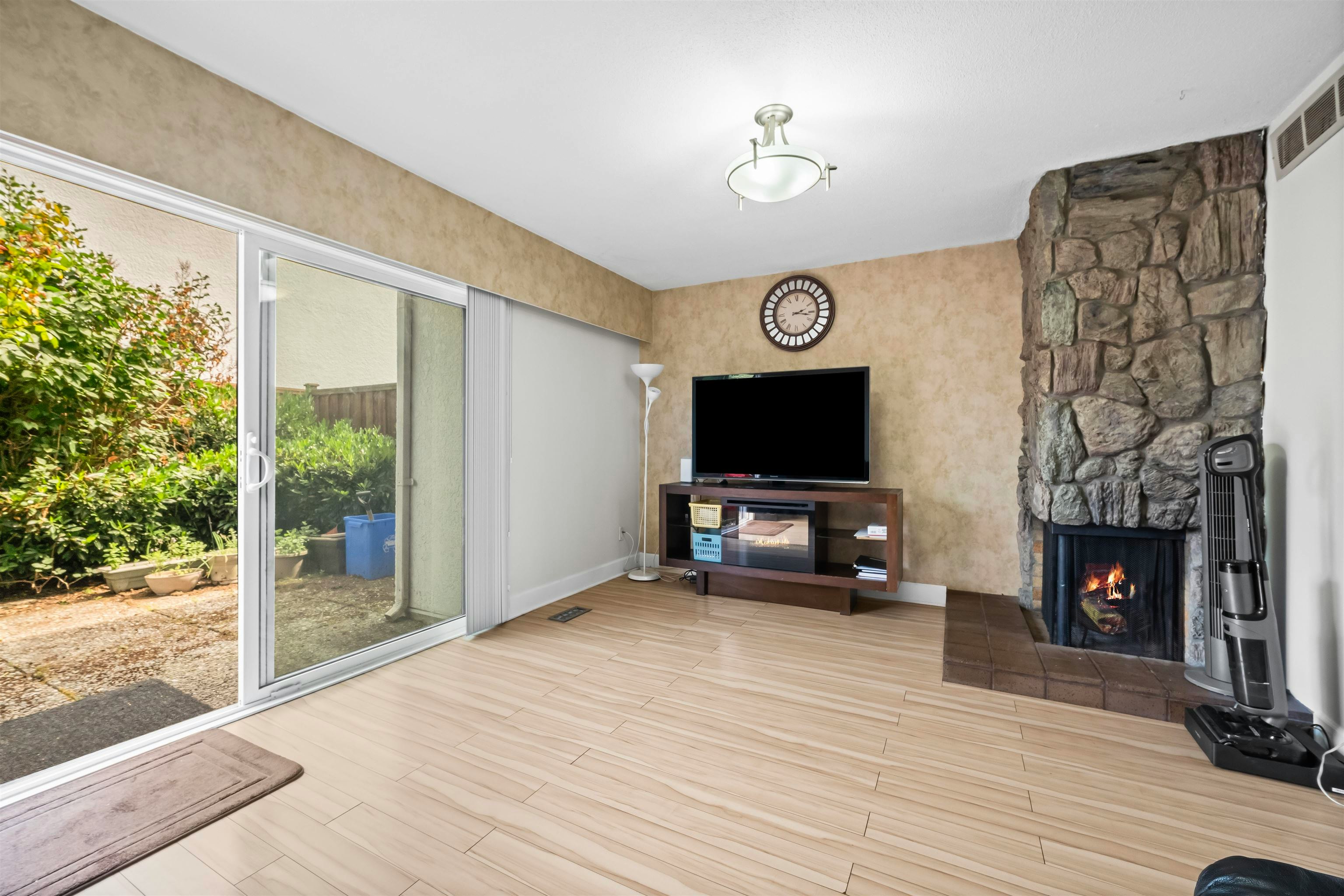 107-9700 Glenacres Drive, Richmond, BC, V7A 1Y7 - 11