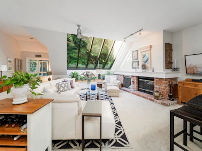 34-3960 Canada Way - 2