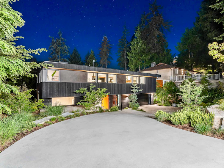 3823 Bayridge Avenue, West Vancouver, BC, V7V 3J3 - 3