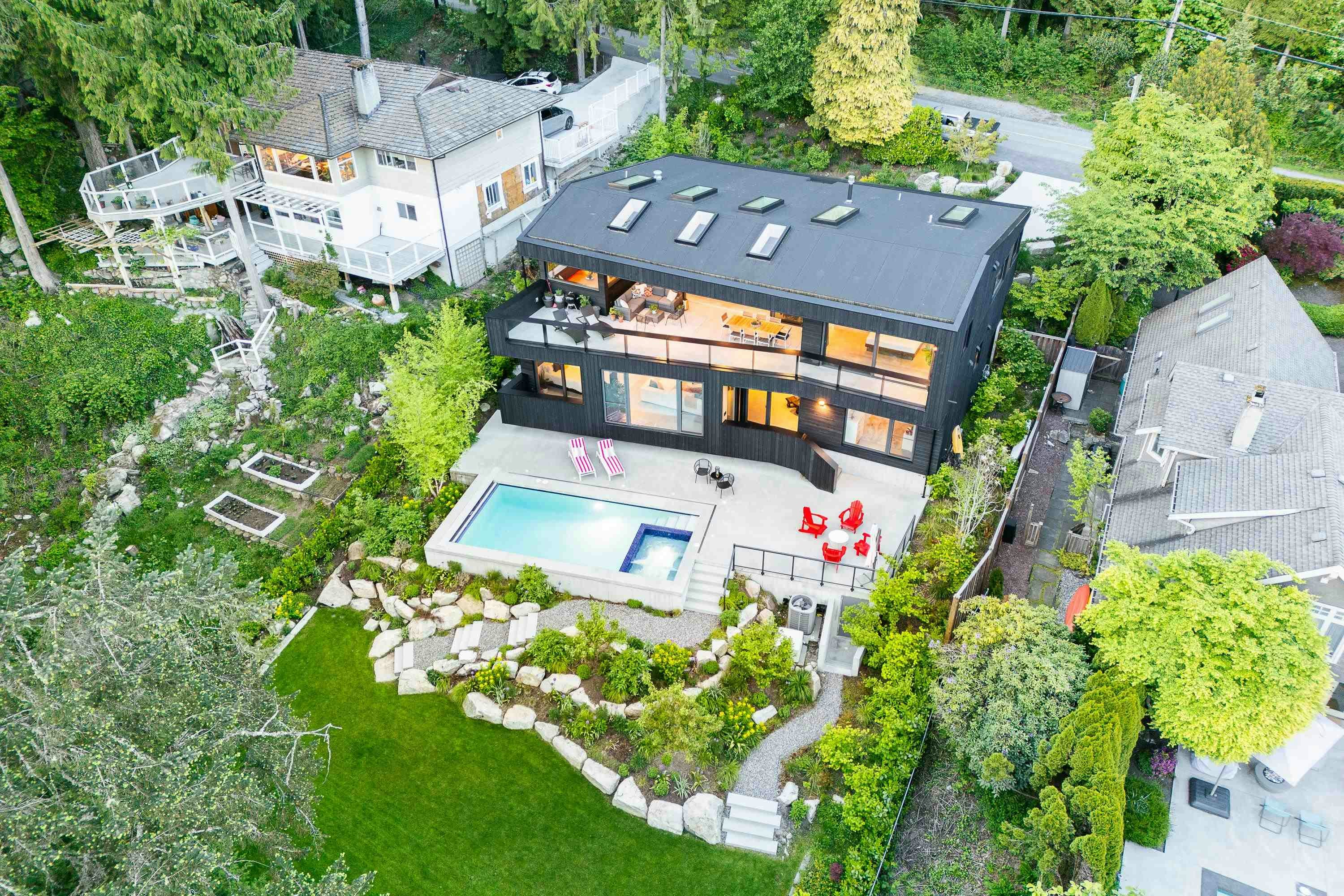 3823 Bayridge Avenue, West Vancouver, BC, V7V 3J3