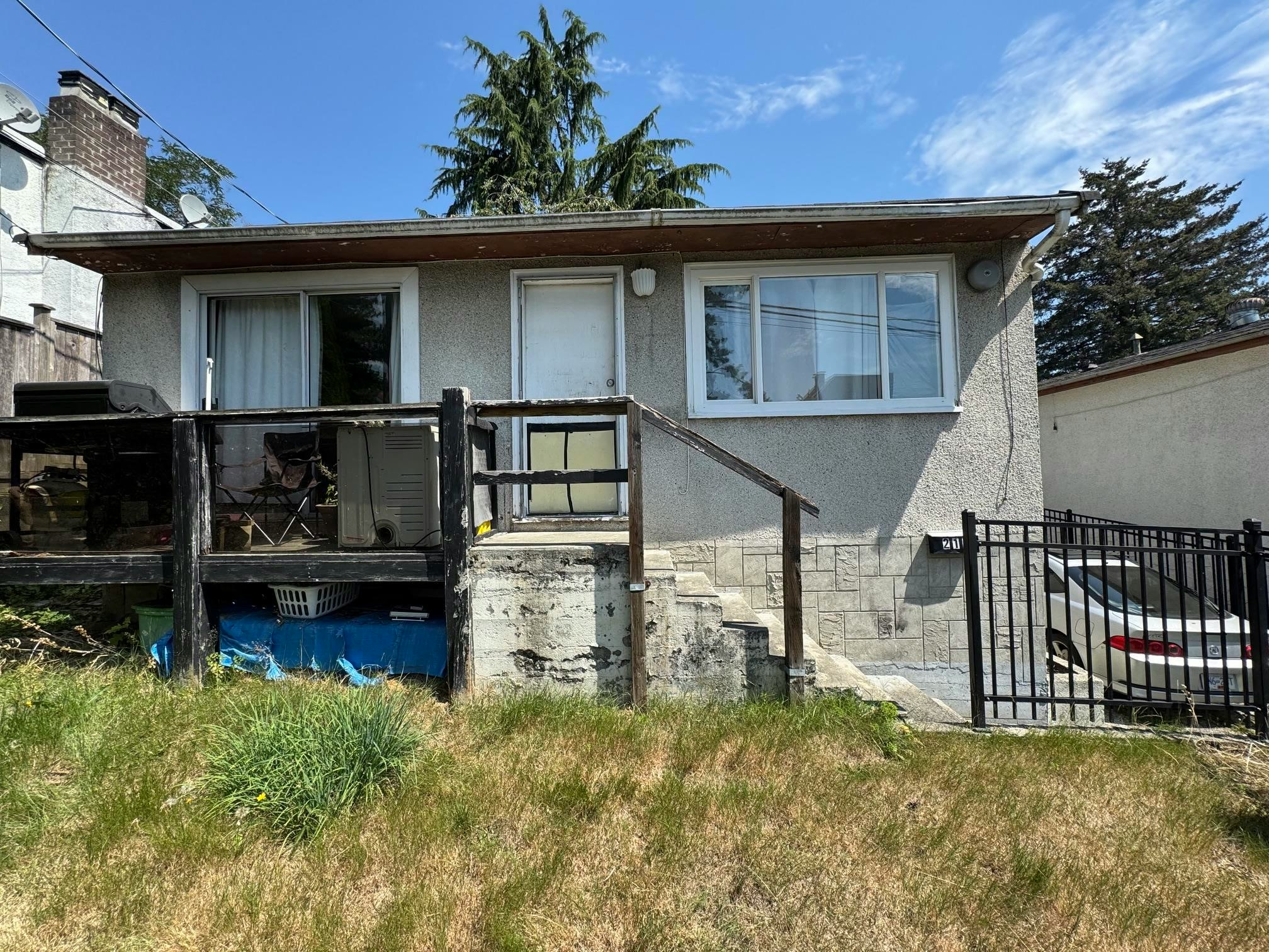 215 Shaw Street, New Westminster, BC, V3M 4B4