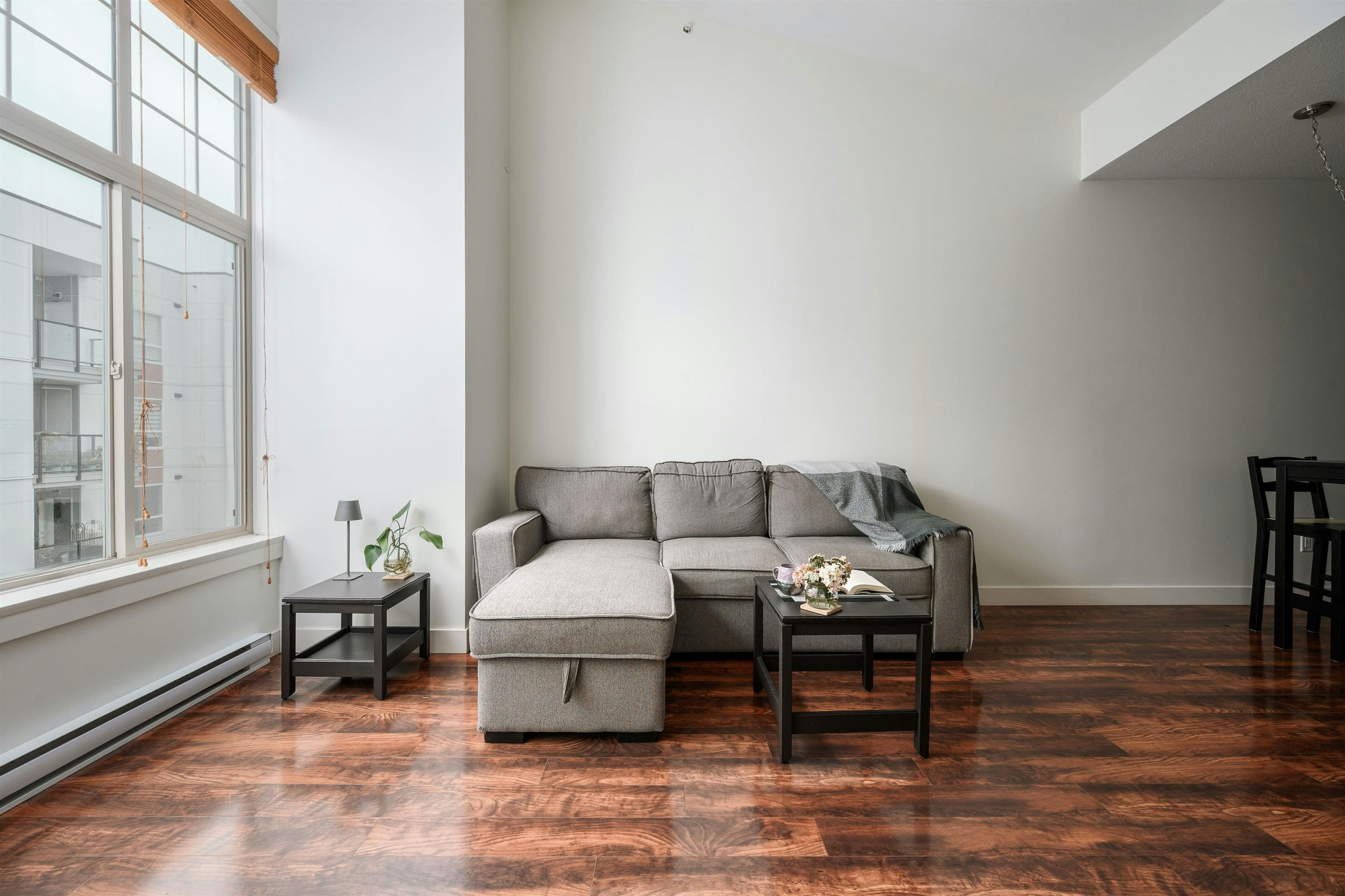 414-11887 Burnett Street - 5