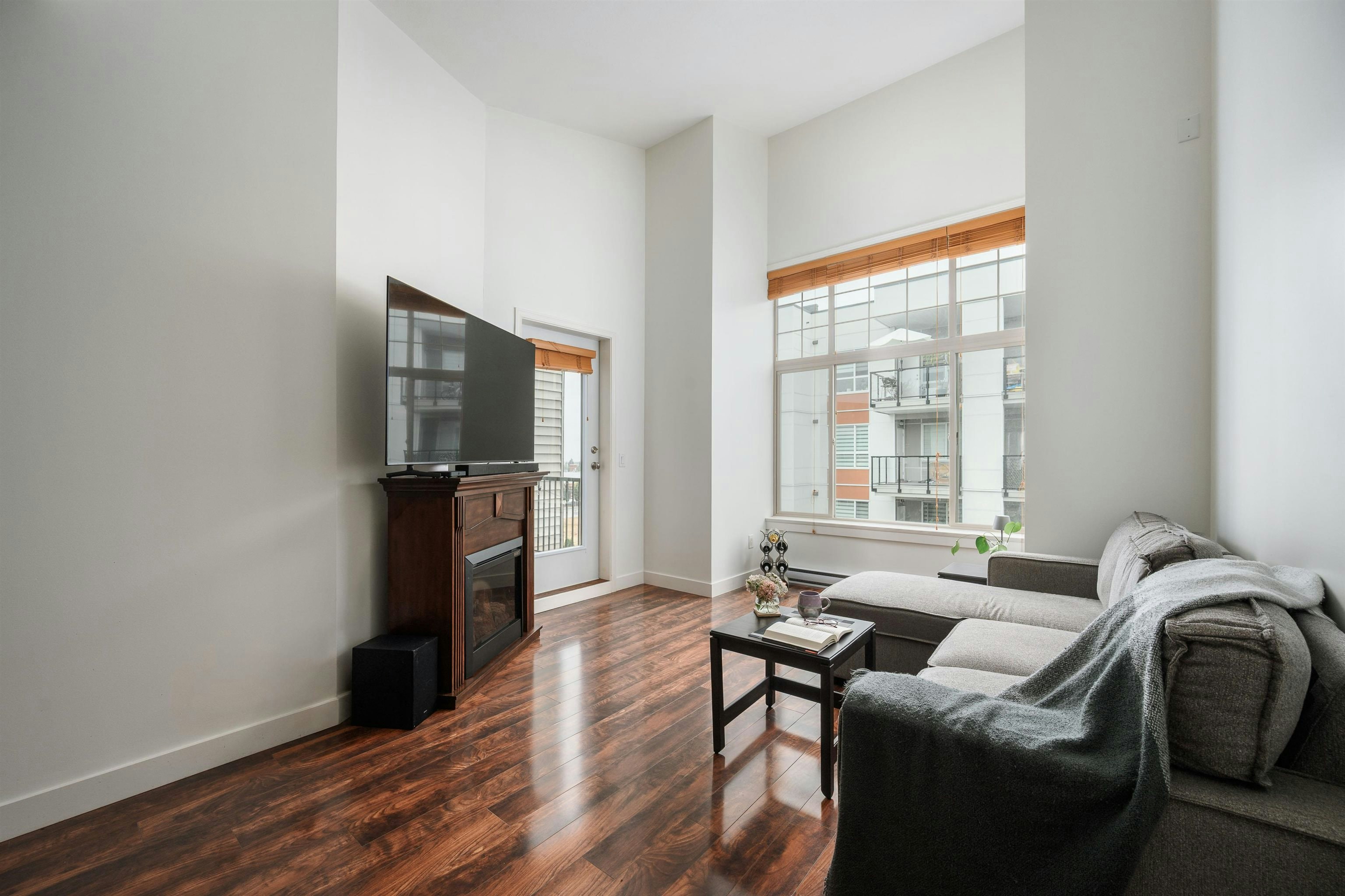 414-11887 Burnett Street - 3
