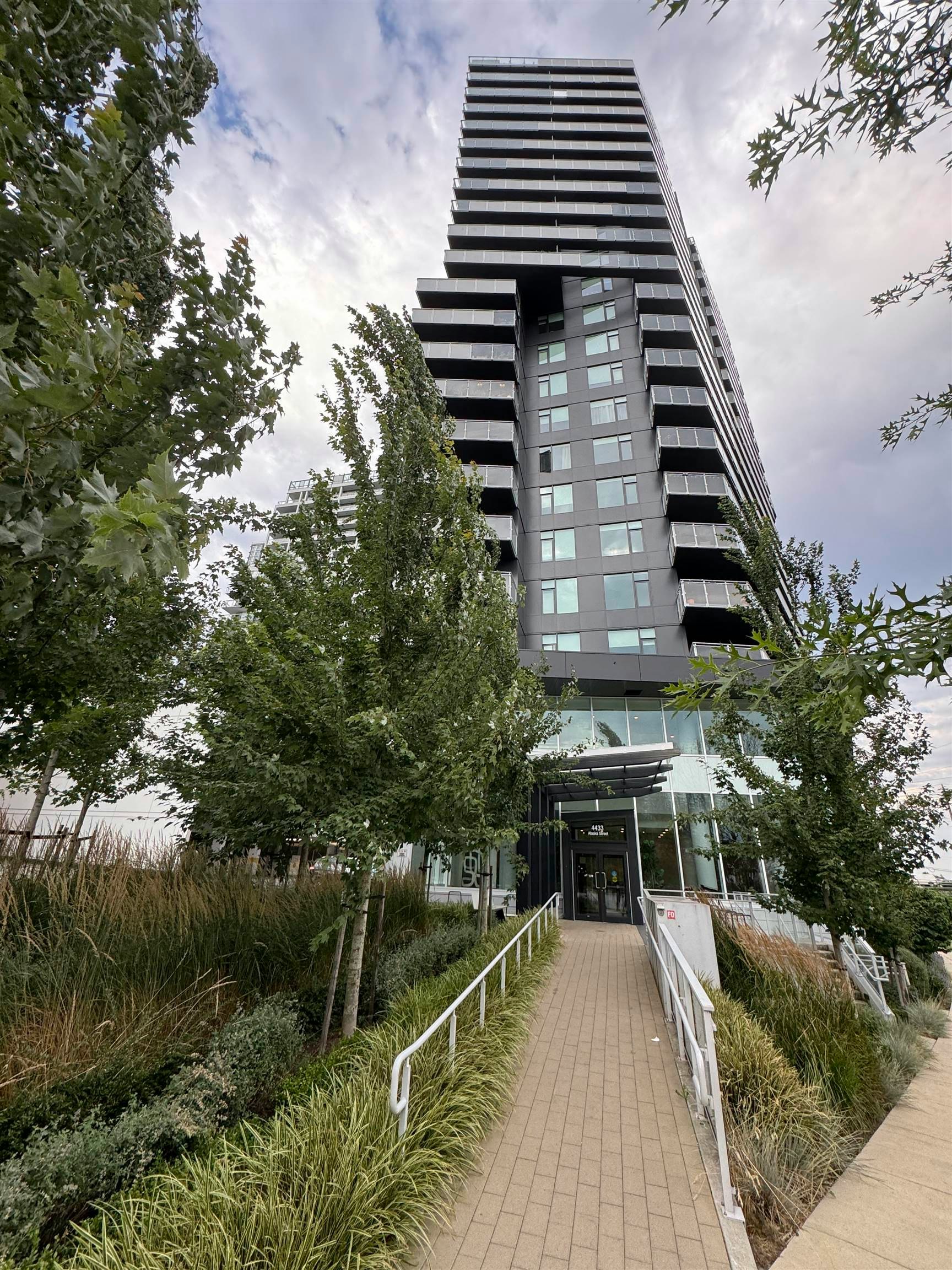 103-4433 Alaska Street, Burnaby, BC, V5C 5T3
