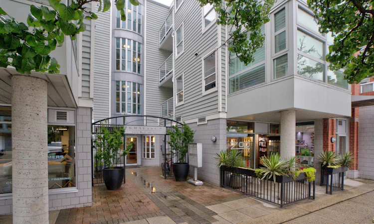 417-2929 W 4th Avenue