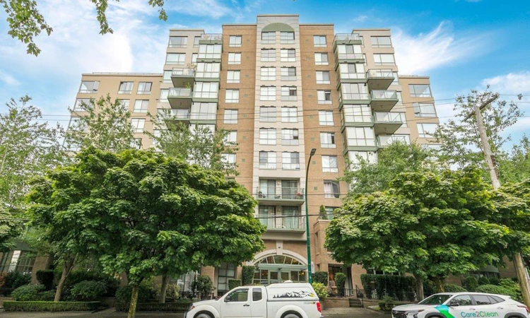 701-2288 Pine Street