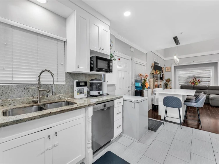 546 E 44th Avenue, Vancouver, BC, V5W 1W5 - 12