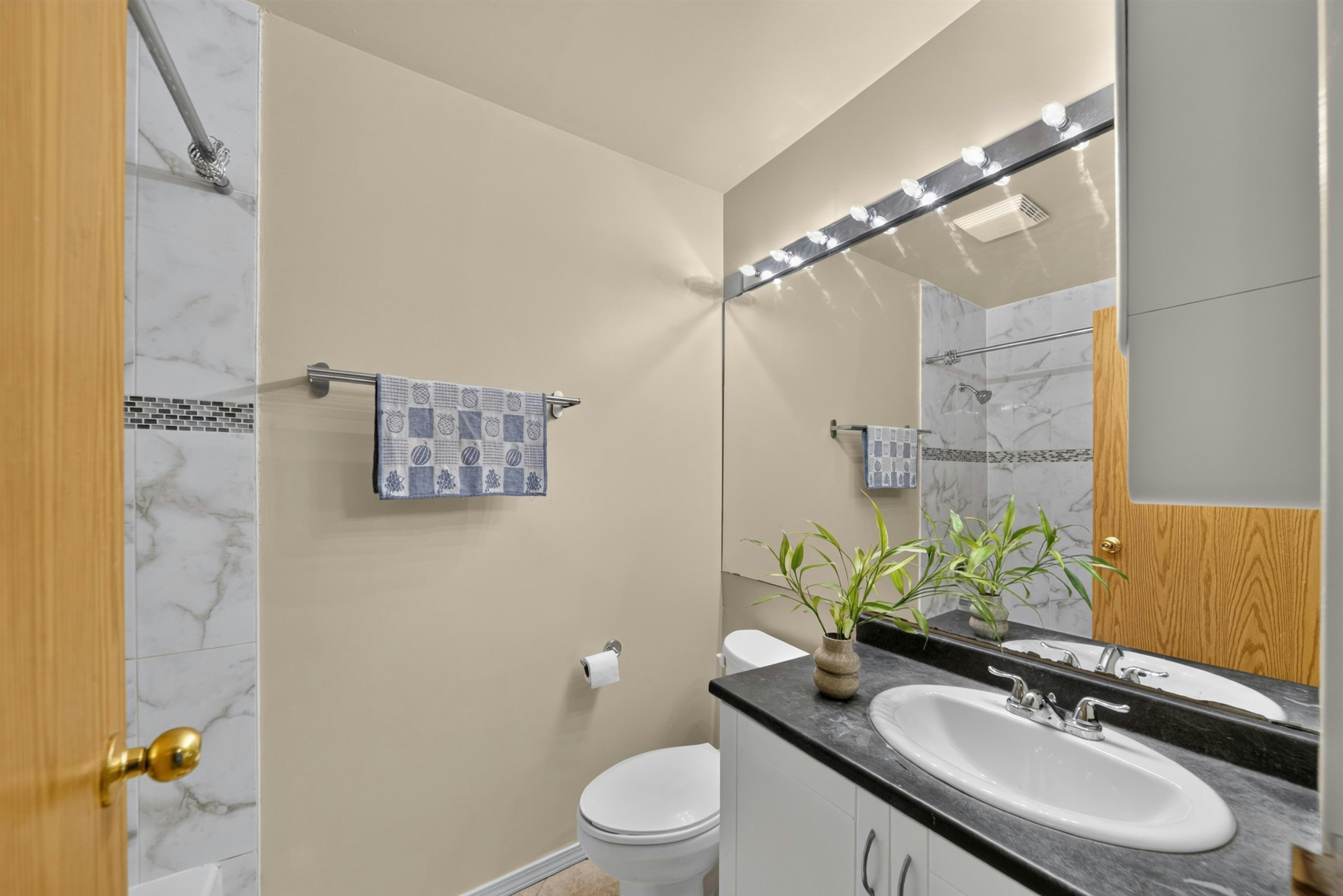 322-8700 Ackroyd Road, Richmond, BC, V6X 3G2 - 8