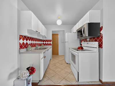 322-8700 Ackroyd Road - 5