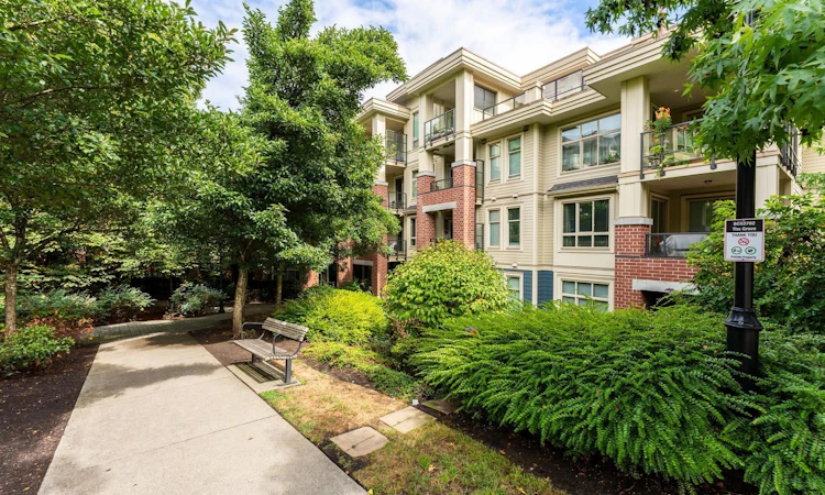 402-245 Ross Drive