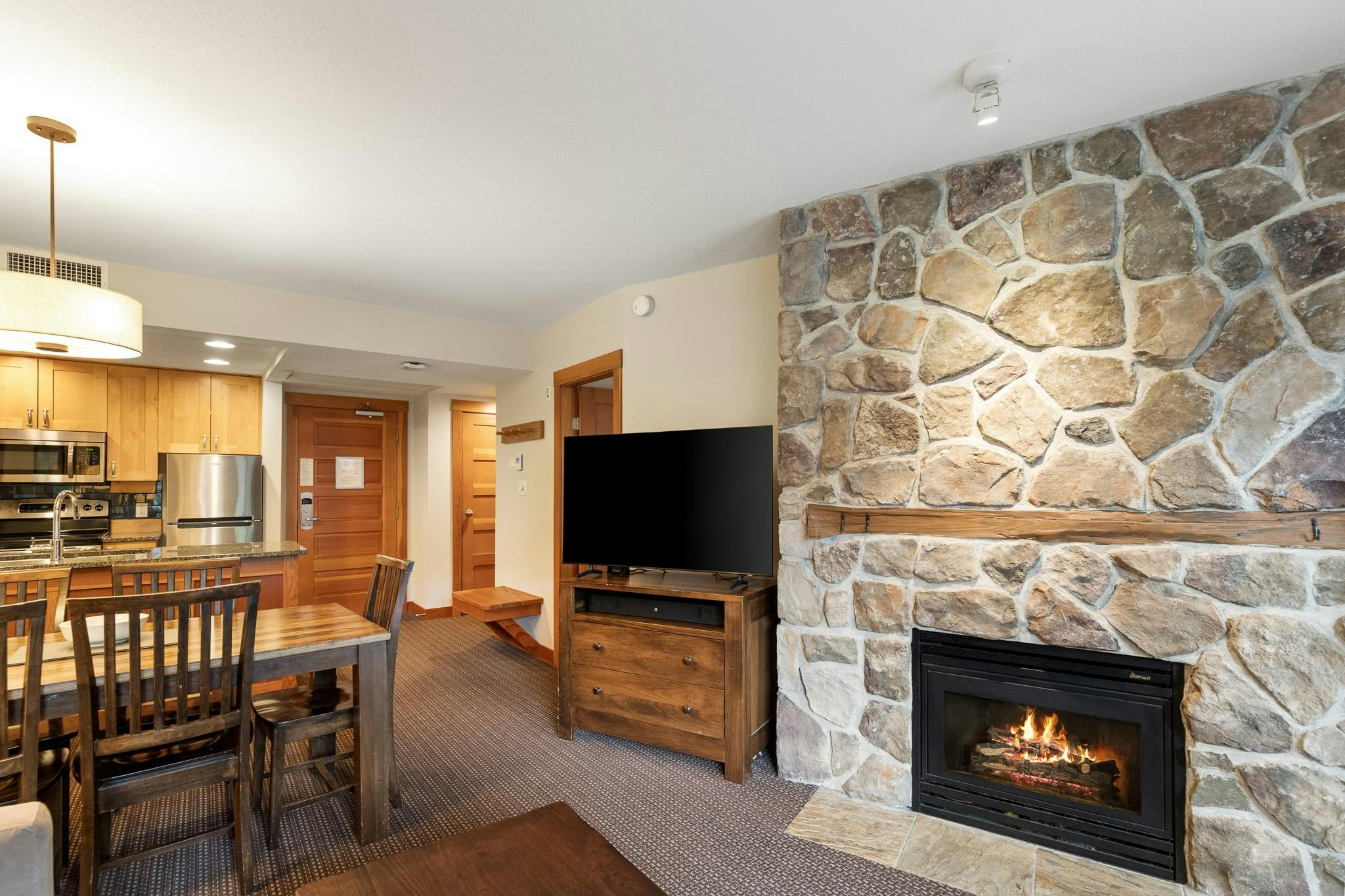 323C-2036 London Lane, Whistler, BC, V8E 0N7 - 11
