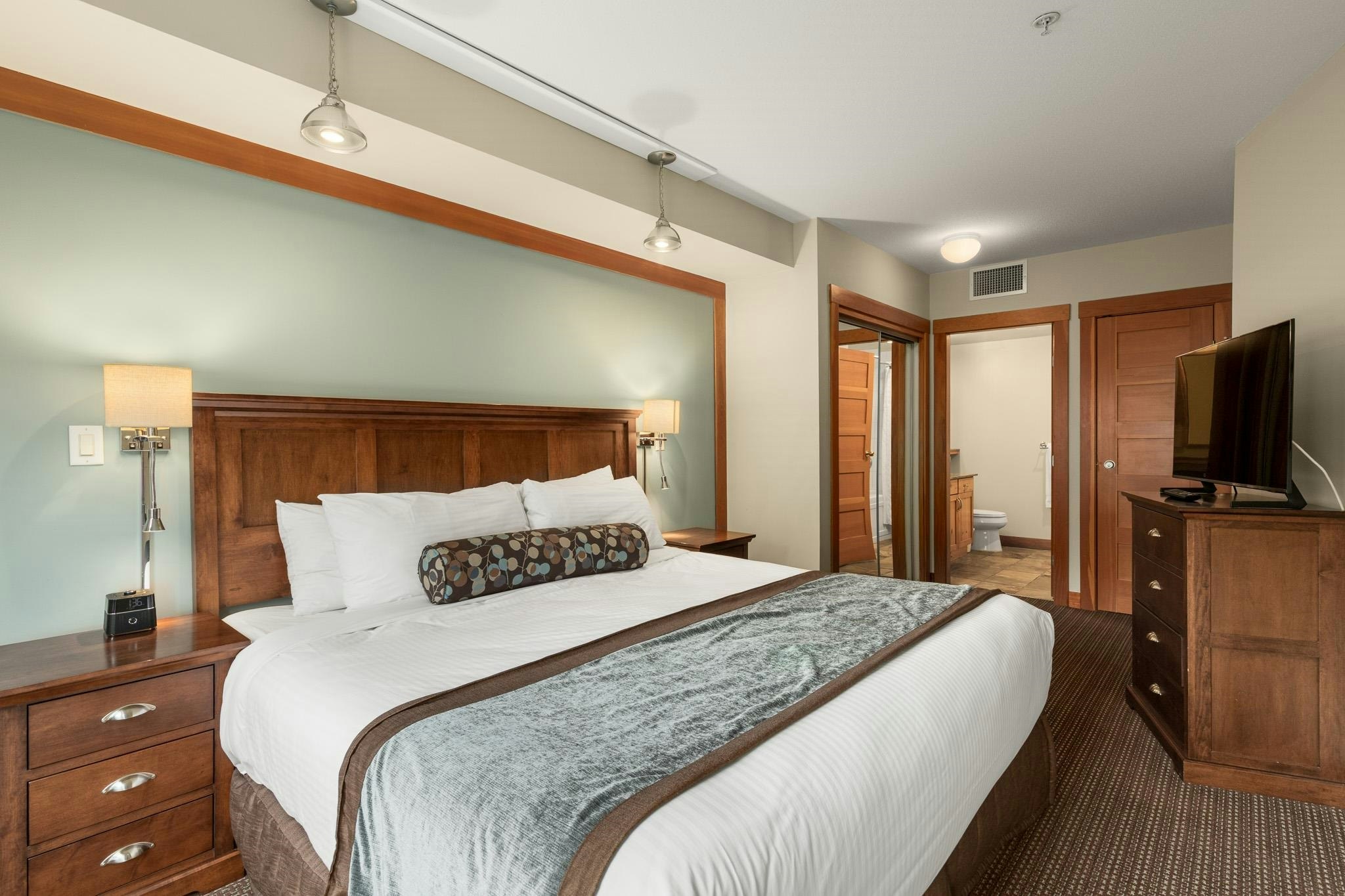 323C-2036 London Lane, Whistler, BC, V8E 0N7 - 14