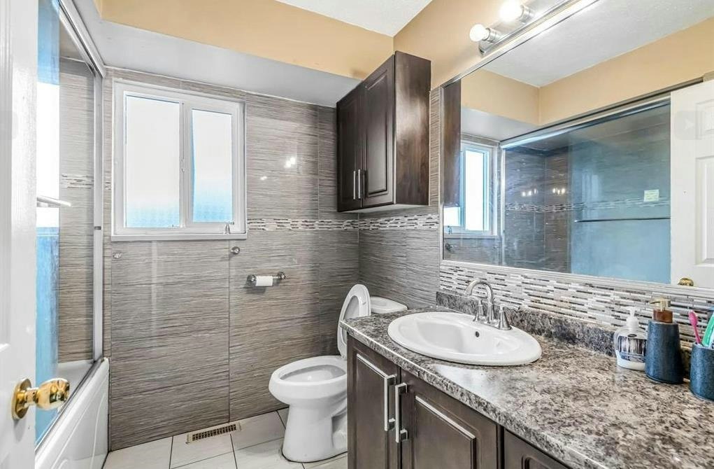 6848 135 Avenue, Surrey, BC, V3W 4W6 - 6