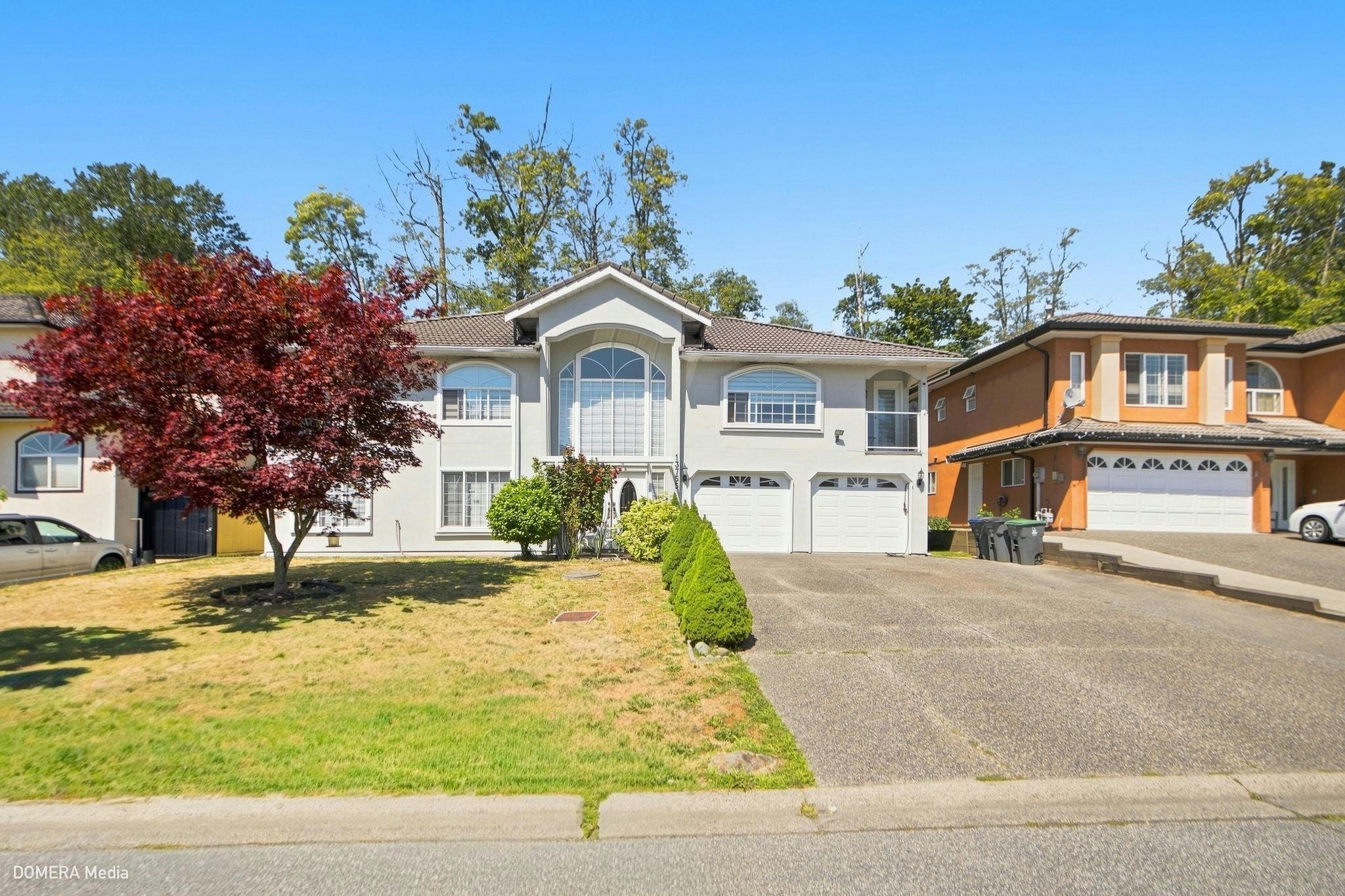 13755 93a Avenue, Surrey, BC, V3V 8A9