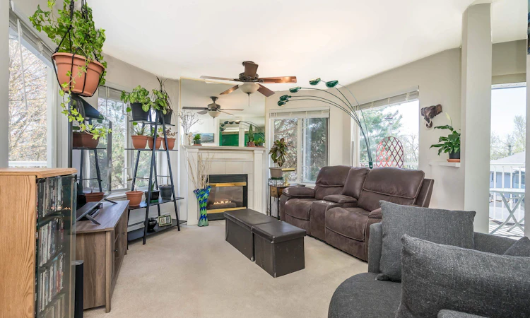 203-33669 2 Avenue