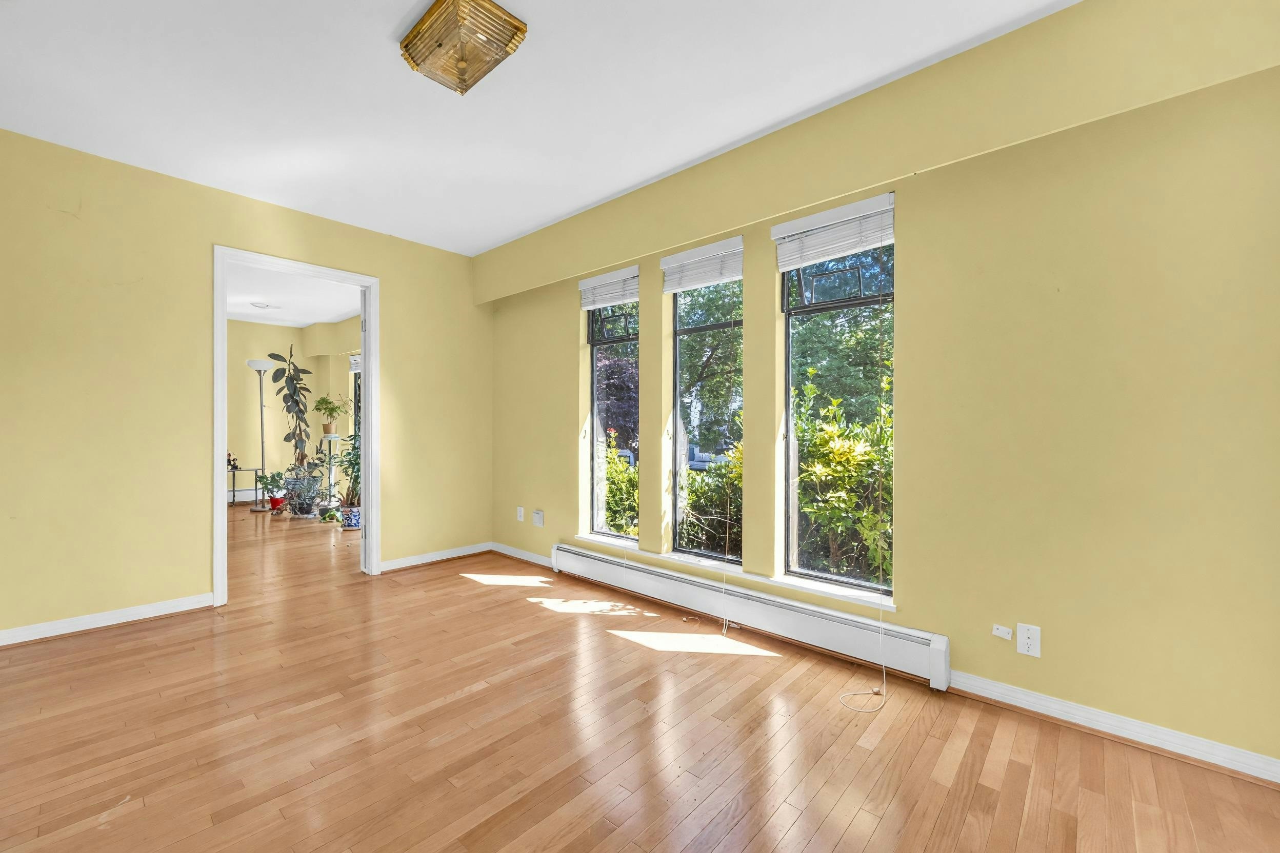 137 W Woodstock Avenue, Vancouver, BC, V5Y 2R7 - 7