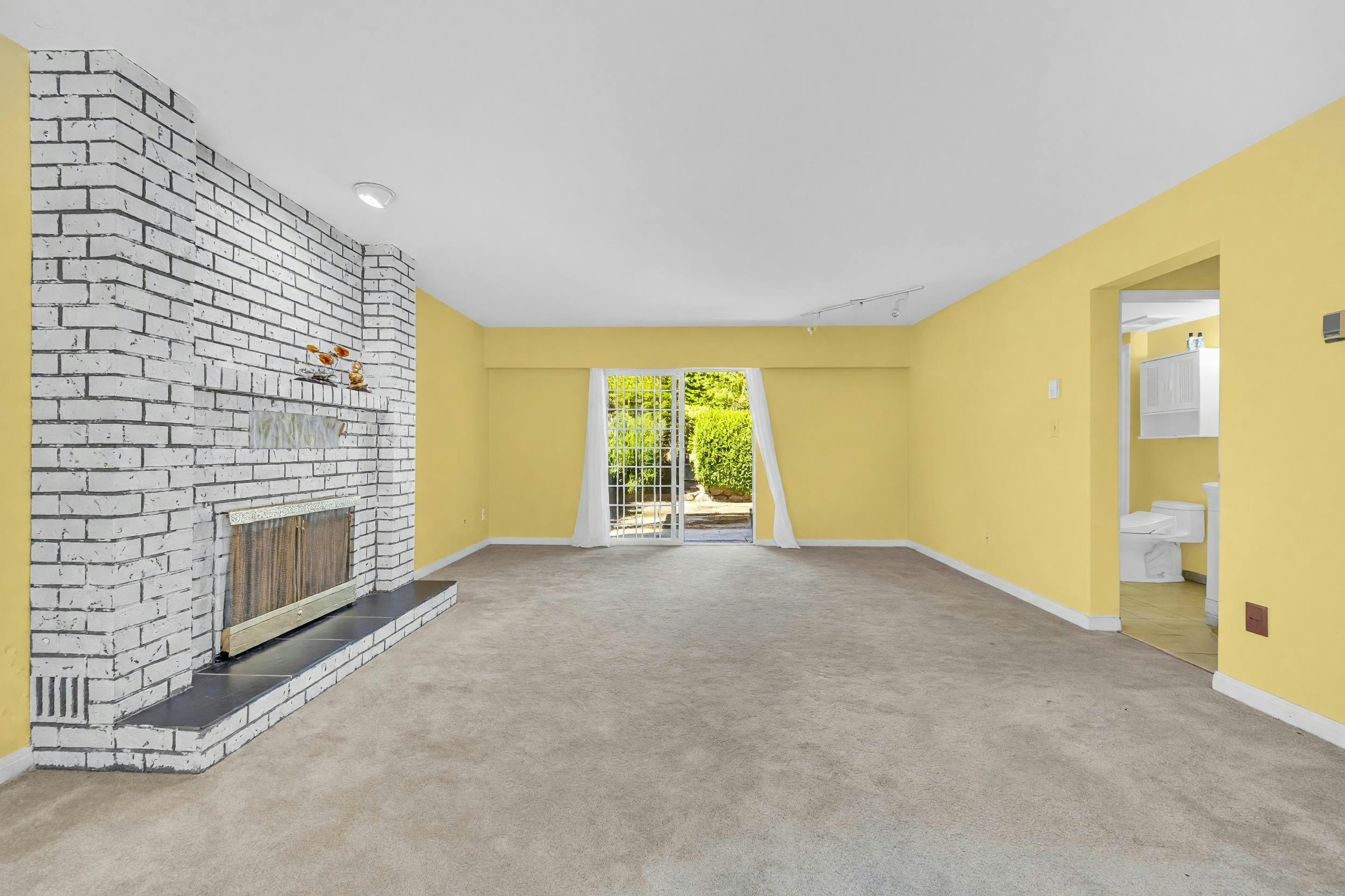 137 W Woodstock Avenue, Vancouver, BC, V5Y 2R7 - 15