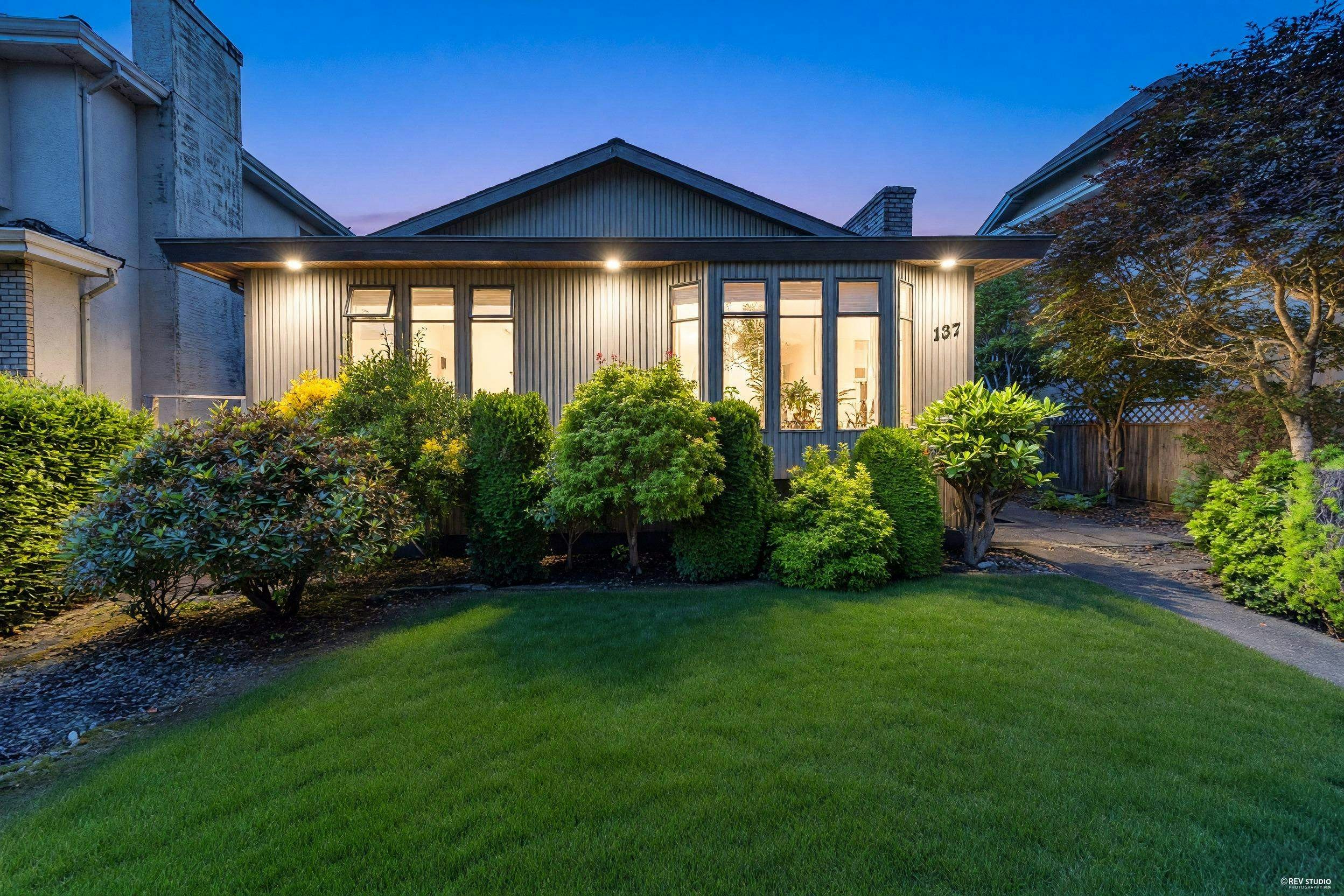 137 W Woodstock Avenue, Vancouver, BC, V5Y 2R7 - 37