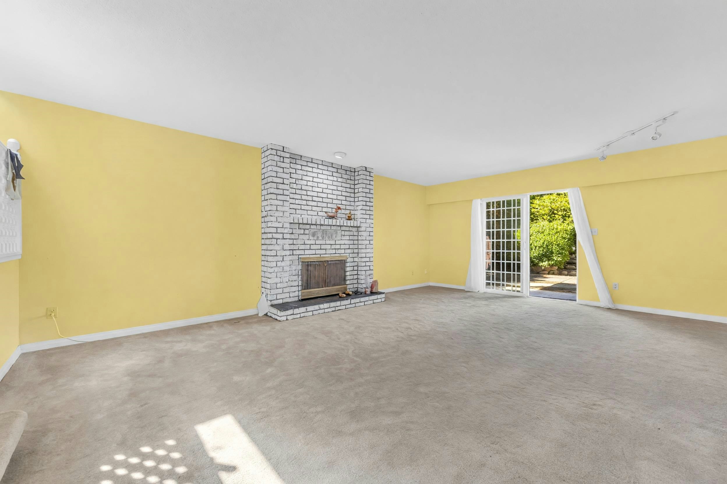 137 W Woodstock Avenue, Vancouver, BC, V5Y 2R7 - 13
