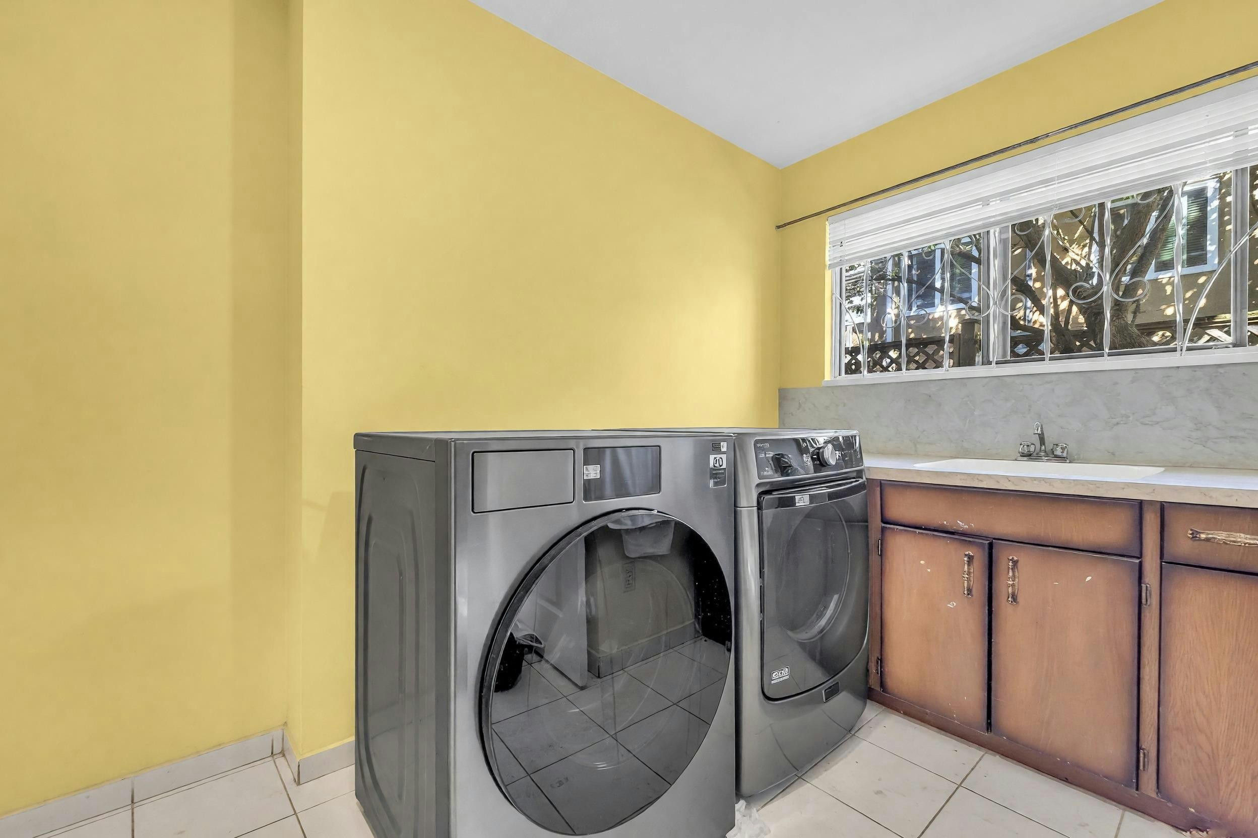137 W Woodstock Avenue, Vancouver, BC, V5Y 2R7 - 16