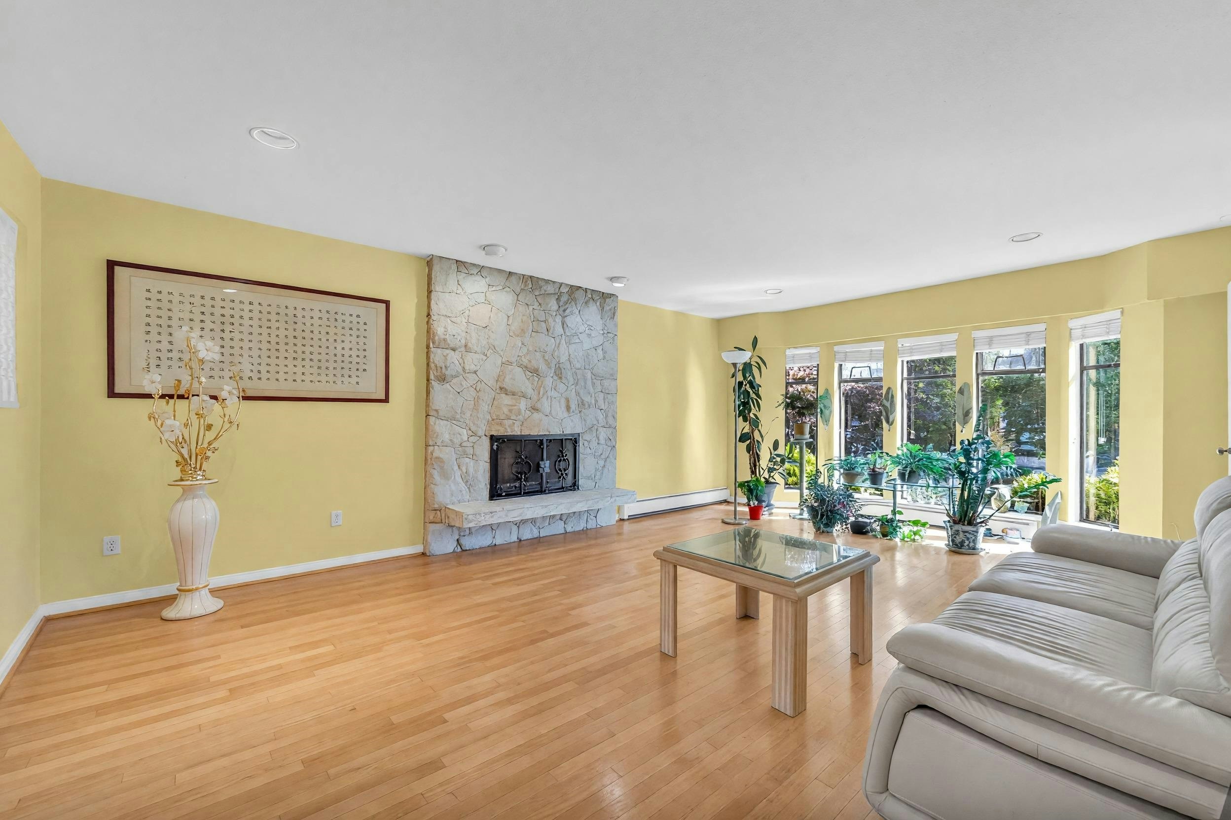 137 W Woodstock Avenue, Vancouver, BC, V5Y 2R7 - 4