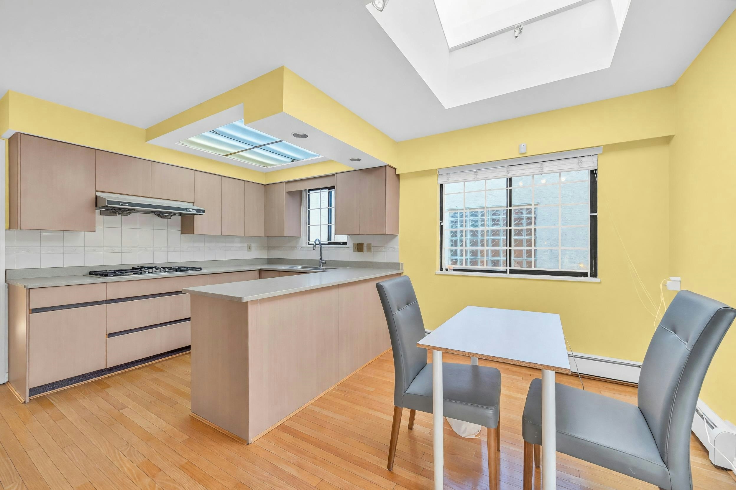 137 W Woodstock Avenue, Vancouver, BC, V5Y 2R7 - 11