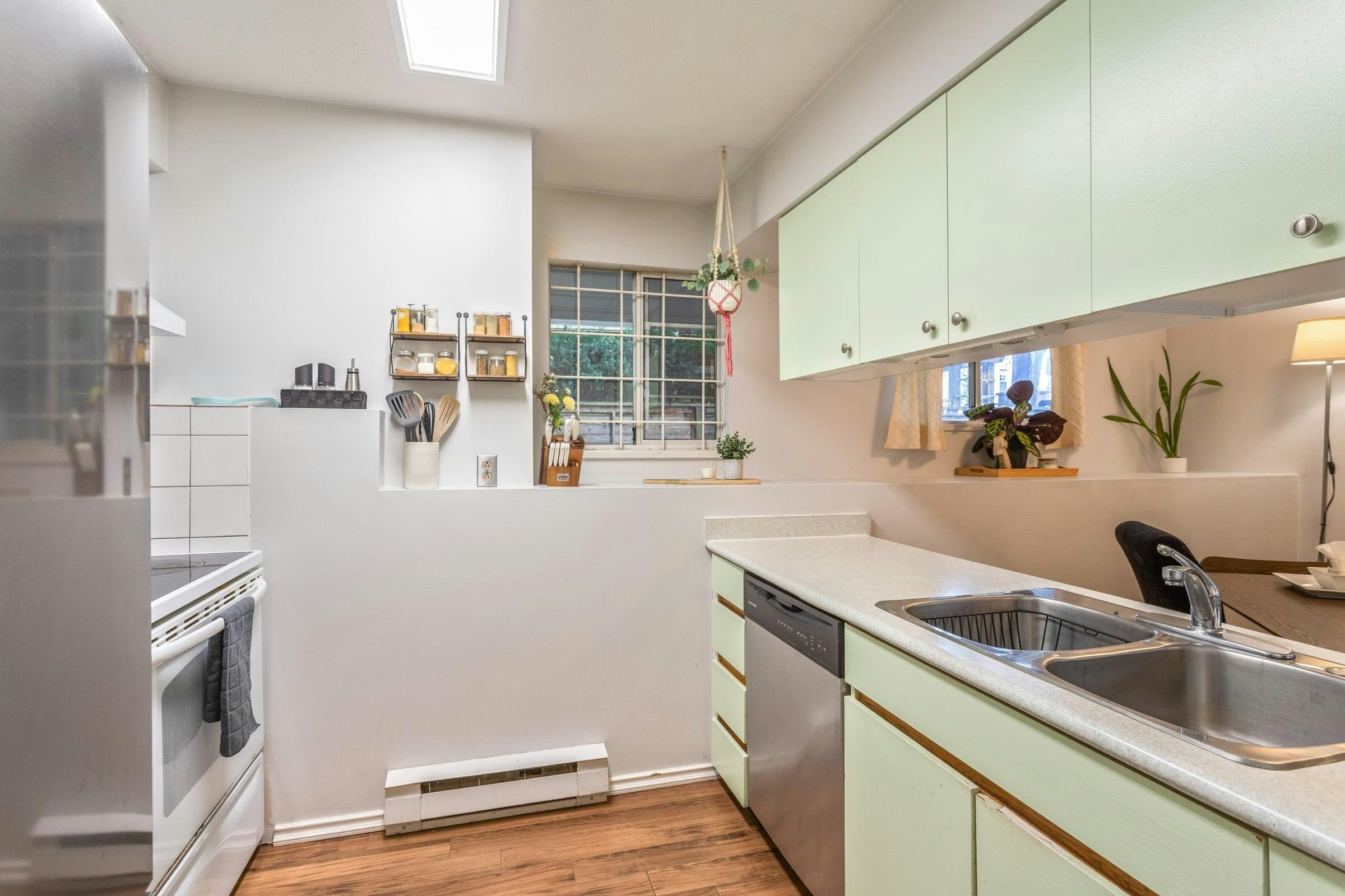 101-3270 W 4th Avenue, Vancouver, BC, V6K 1R9 - 10