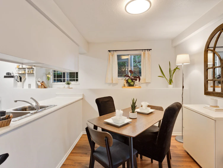 101-3270 W 4th Avenue, Vancouver, BC, V6K 1R9 - 8
