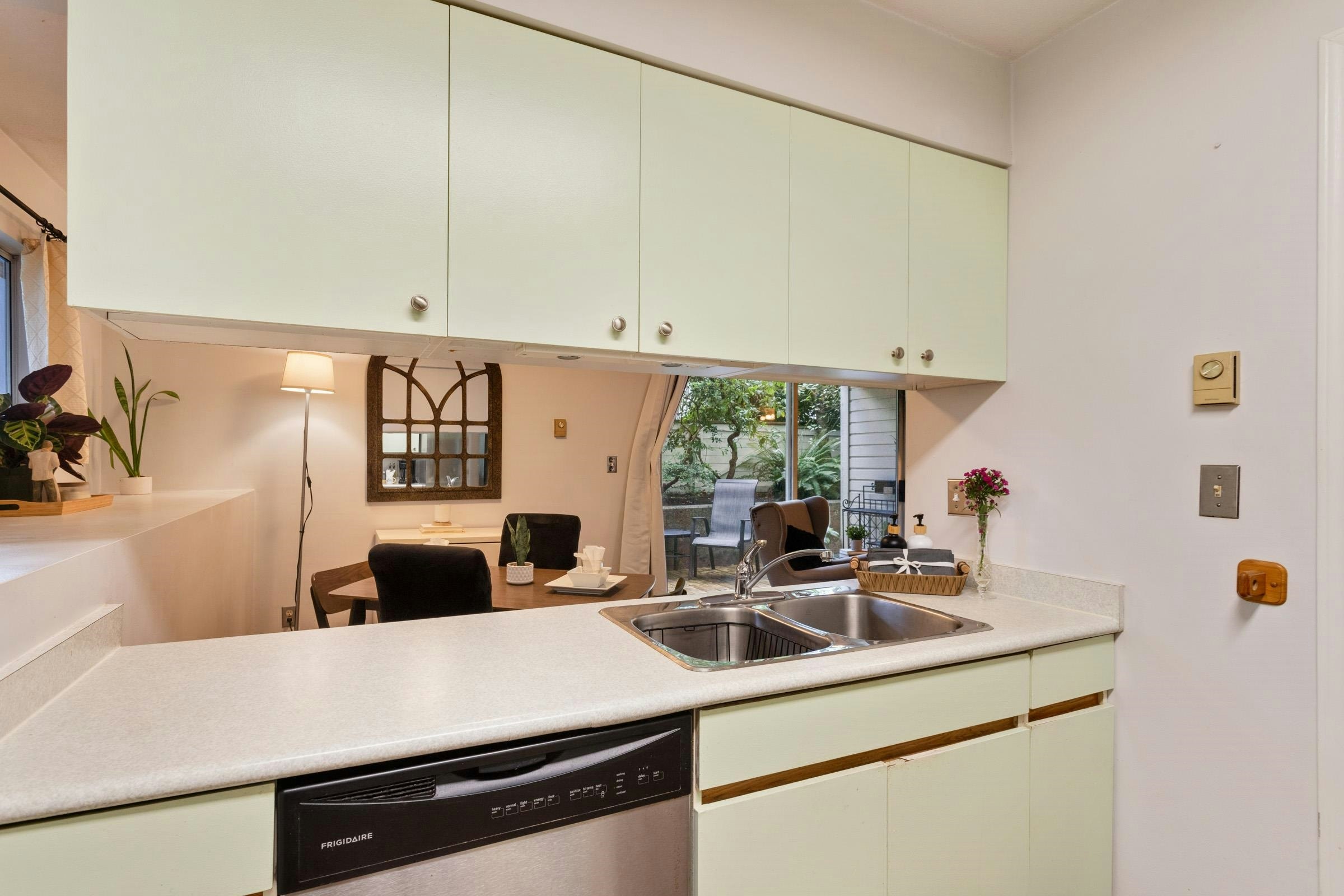 101-3270 W 4th Avenue, Vancouver, BC, V6K 1R9 - 11