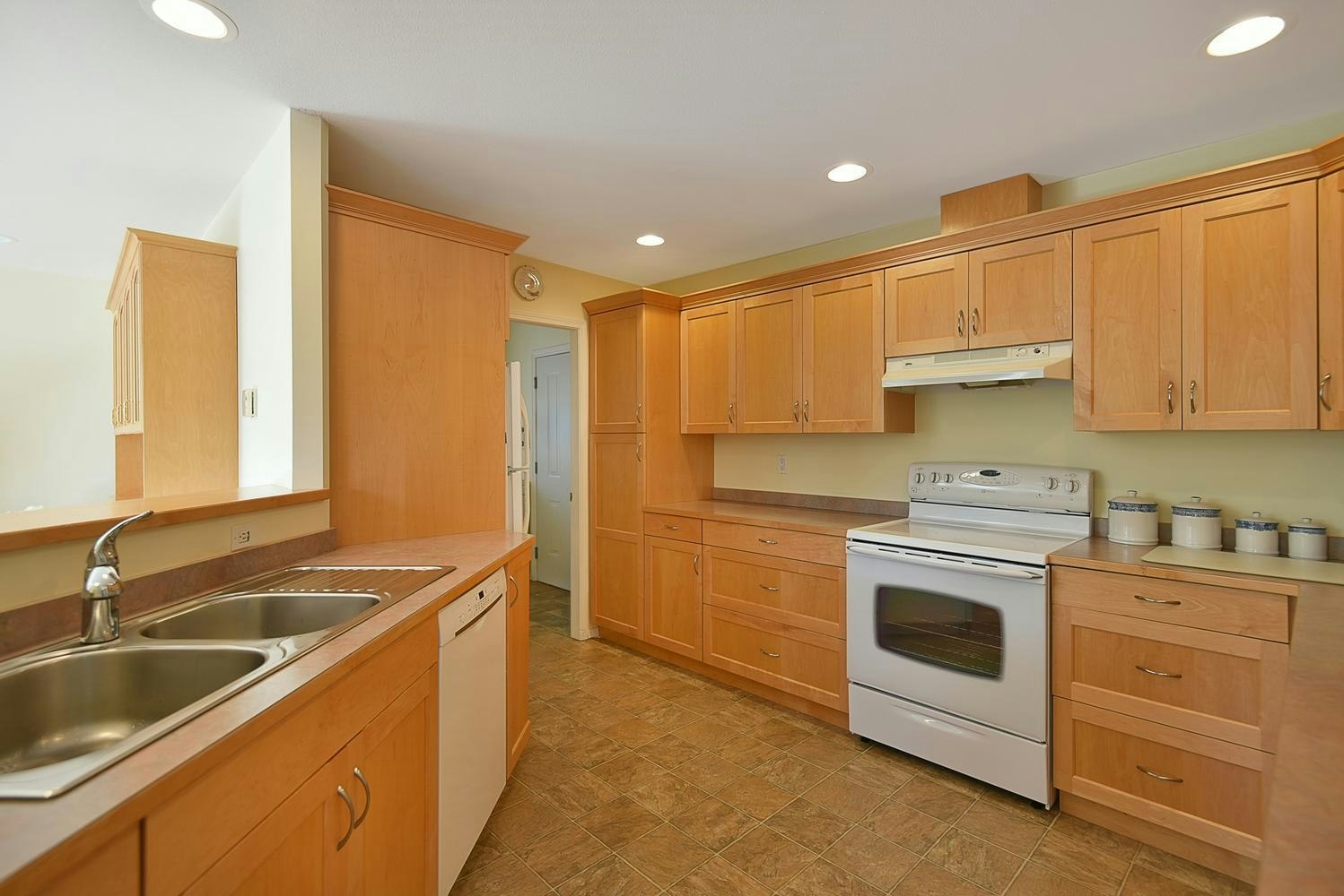 6317 Samron Road, Sechelt, BC, V7Z 0N6 - 6