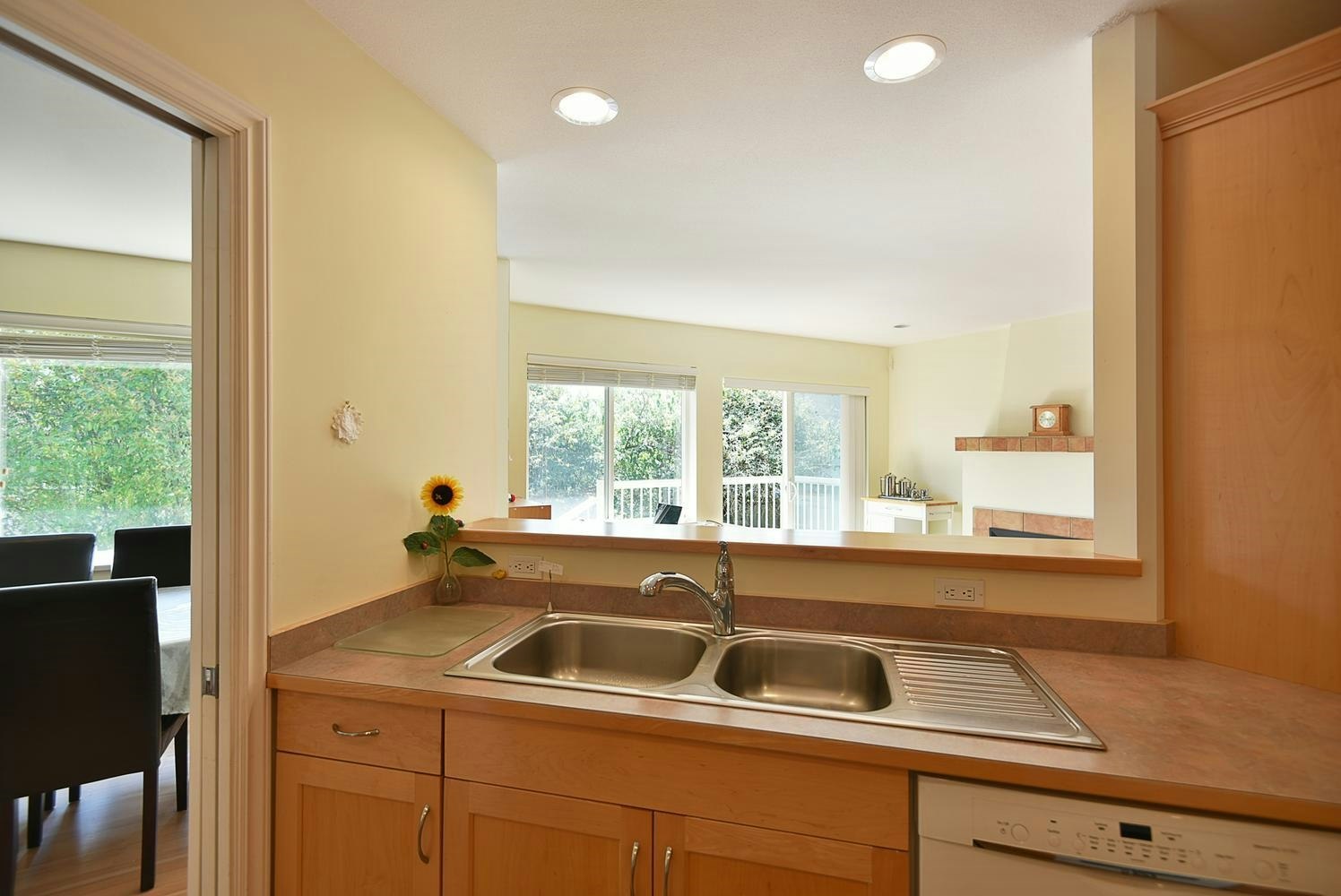 6317 Samron Road, Sechelt, BC, V7Z 0N6 - 8