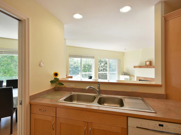 6317 Samron Road, Sechelt, BC, V7Z 0N6 - 8