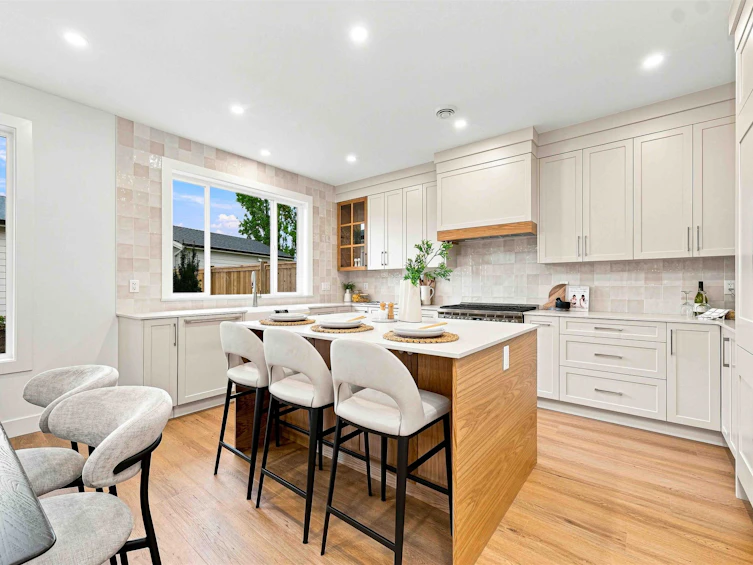 5841 48a Avenue, Delta, BC, V4K 1Y5 - 5