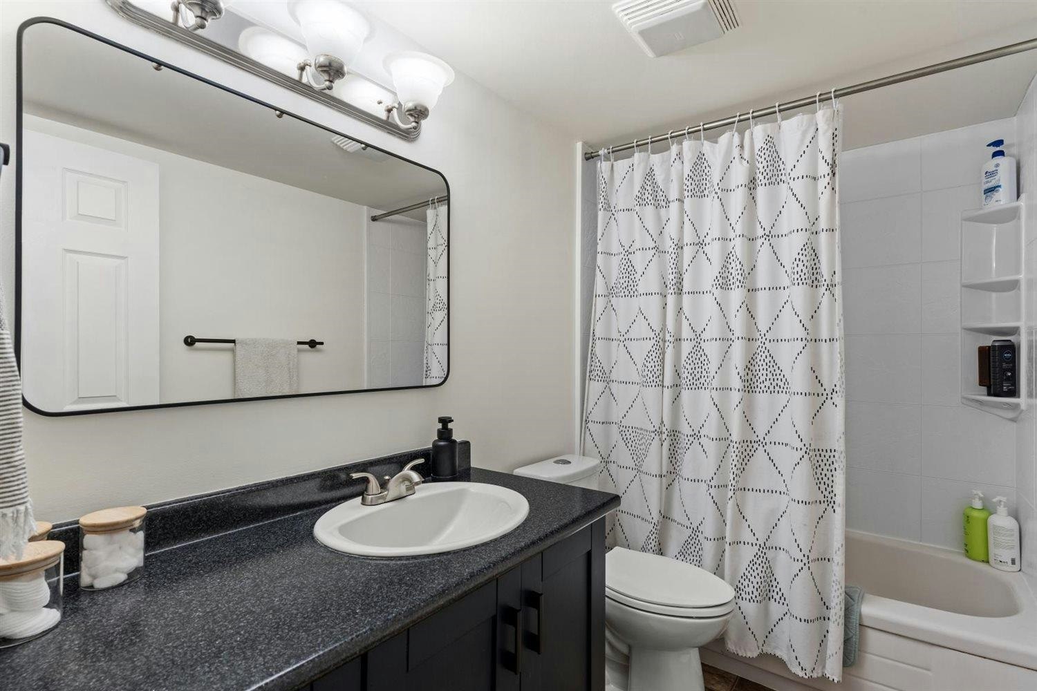 4-33293 E Bourquin Crescent, Abbotsford, BC, V2S 1Y2 - 25
