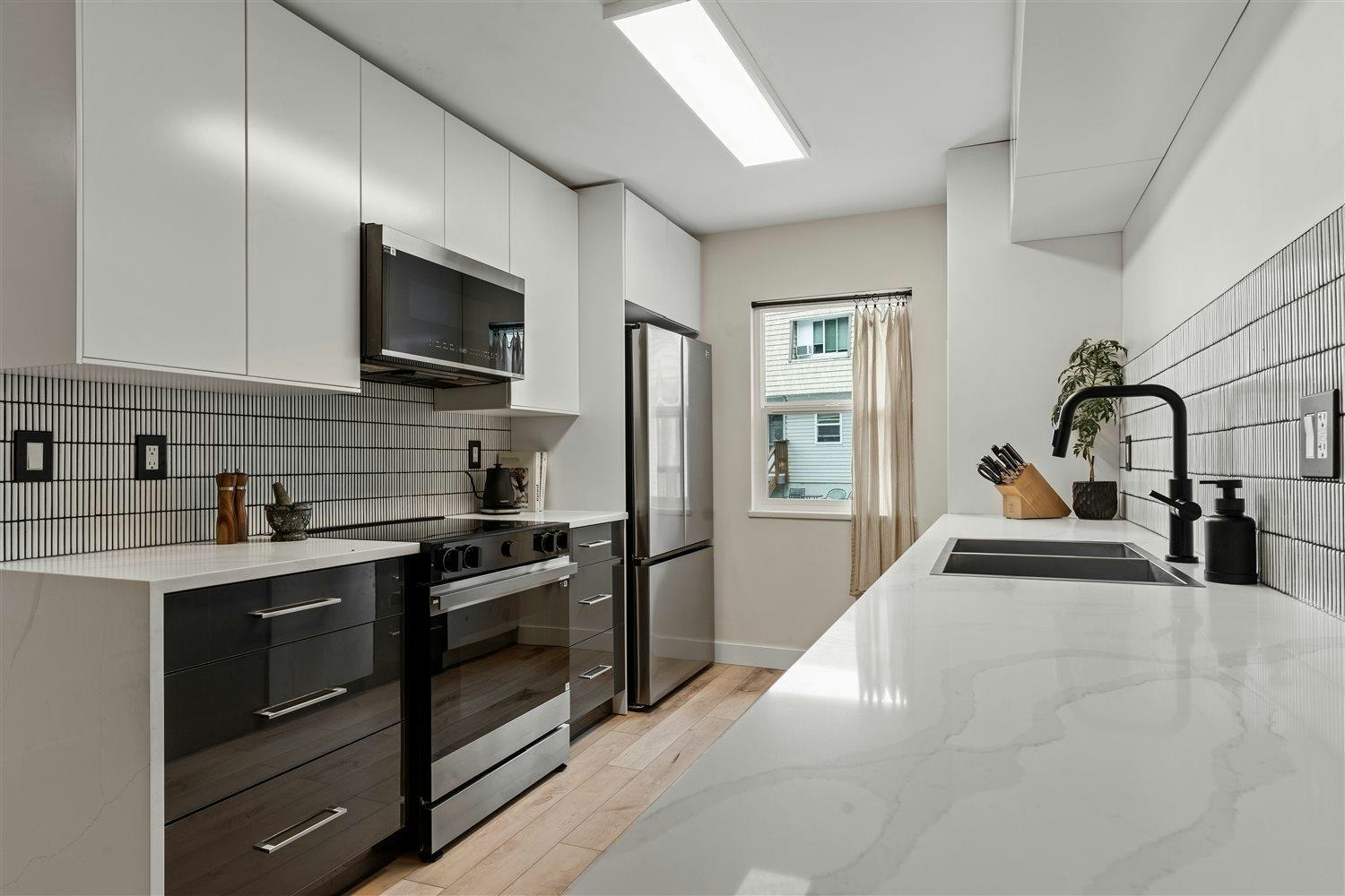4-33293 E Bourquin Crescent, Abbotsford, BC, V2S 1Y2 - 4