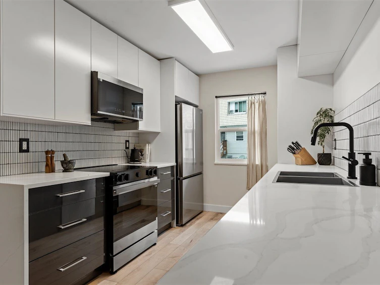 4-33293 E Bourquin Crescent, Abbotsford, BC, V2S 1Y2 - 4