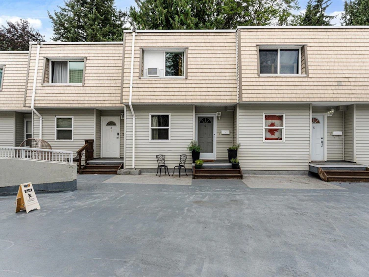 4-33293 E Bourquin Crescent, Abbotsford, BC, V2S 1Y2 - 2