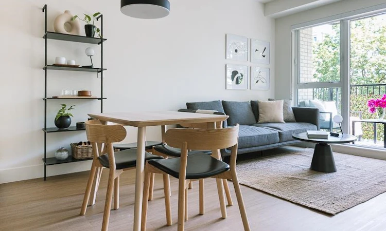 407-2235 E Broadway Street