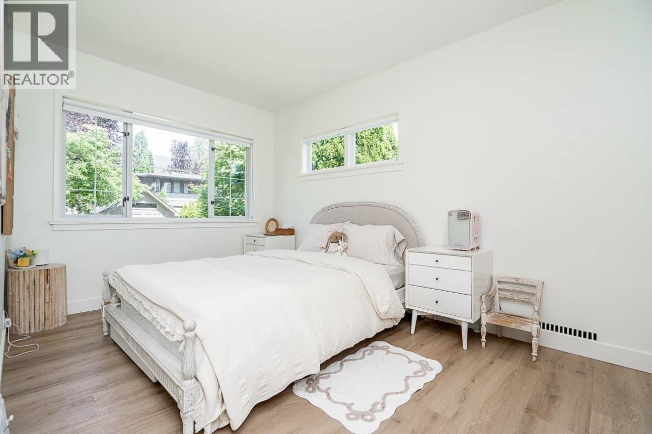 2784 Crescentview Drive, North Vancouver, BC, V7R 2V1 - 3