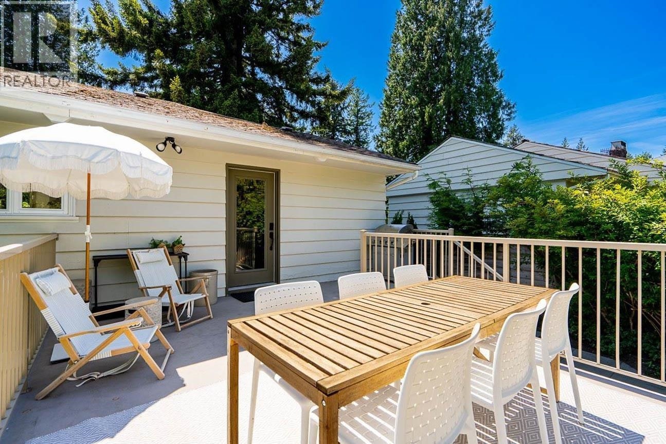 2784 Crescentview Drive, North Vancouver, BC, V7R 2V1 - 10