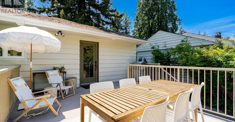 2784 Crescentview Drive, North Vancouver, BC, V7R 2V1 - 10