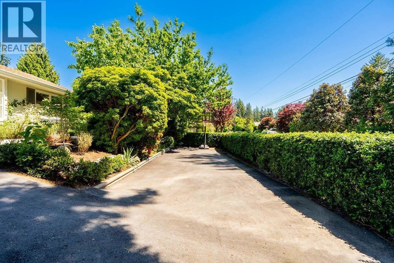 2784 Crescentview Drive, North Vancouver, BC, V7R 2V1 - 12