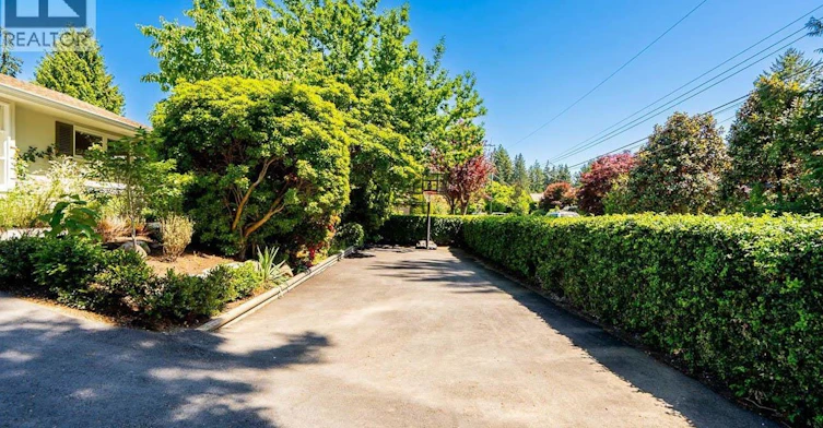 2784 Crescentview Drive, North Vancouver, BC, V7R 2V1 - 12