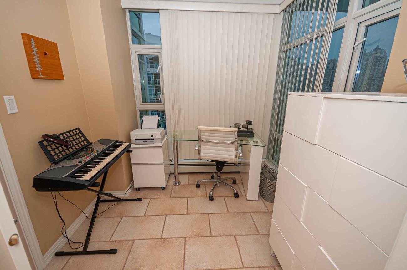 1605-1199 Marinaside Crescent, Vancouver, BC, V6Z 2Y2 - 16