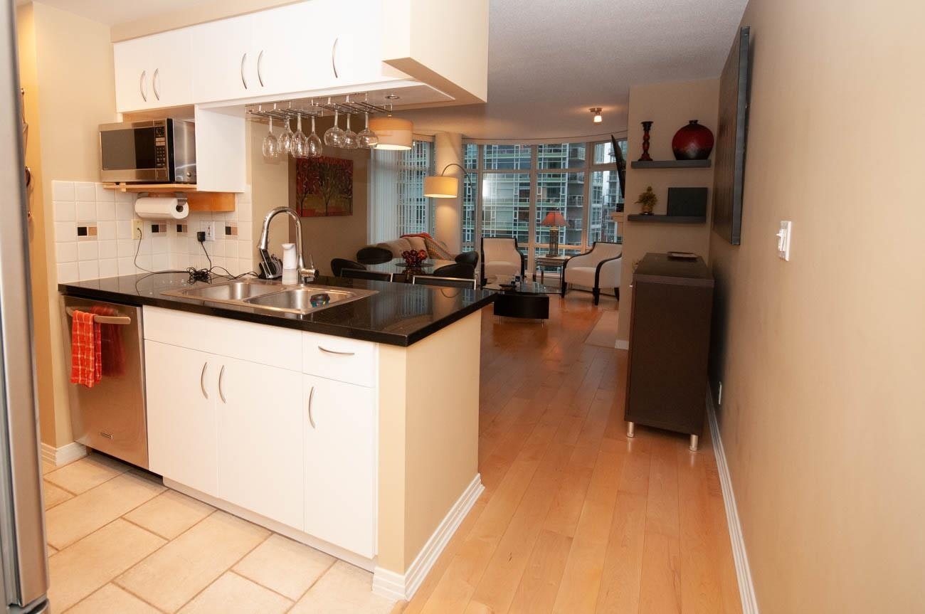 1605-1199 Marinaside Crescent, Vancouver, BC, V6Z 2Y2 - 3