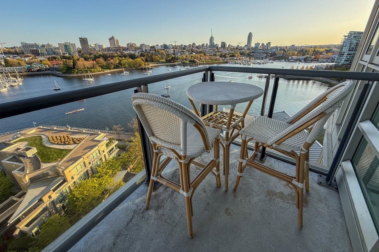 1702-1383 Marinaside Crescent, Vancouver, BC, V6Z 2W9 - 2