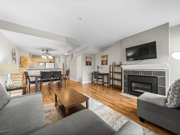 49-123 Seventh Street, New Westminster, BC, V3M 6Y2