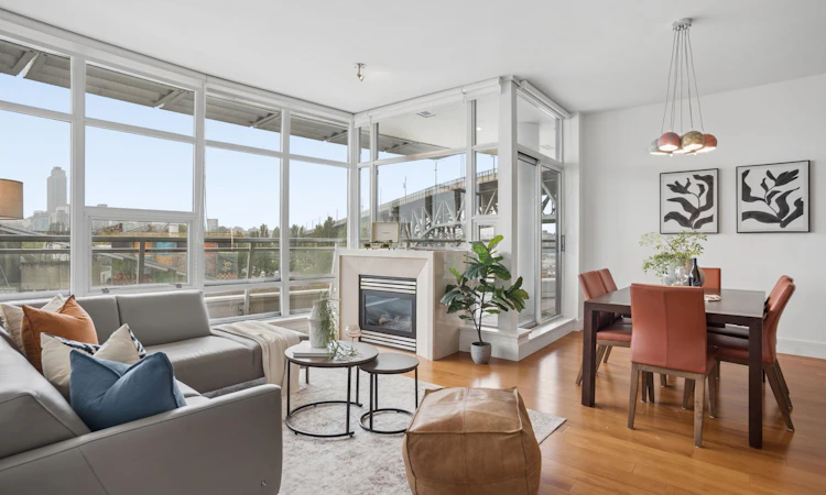 802-628 Kinghorne Mews