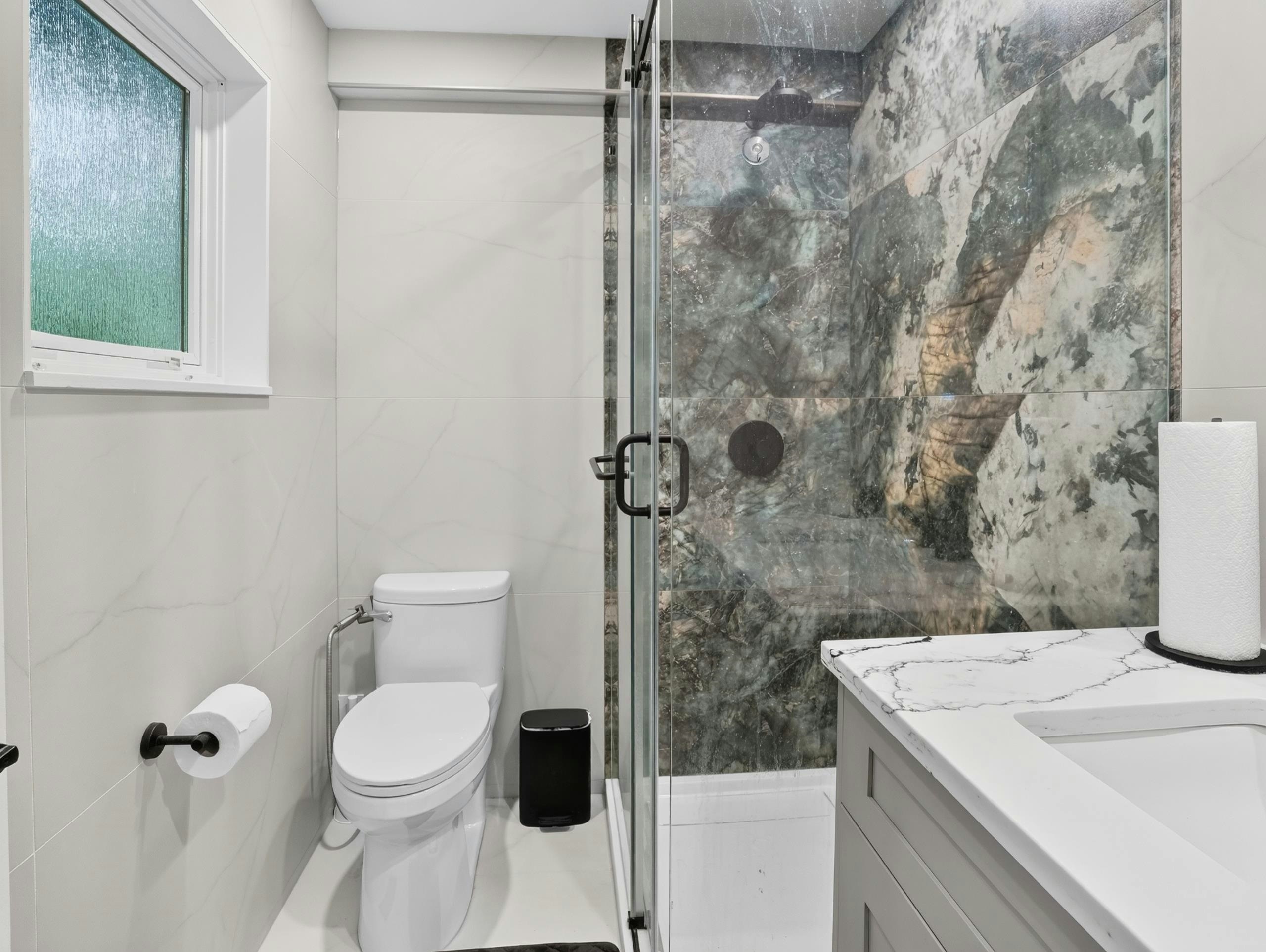 3570 Lonsdale Avenue, North Vancouver, BC, V7N 3K4 - 18